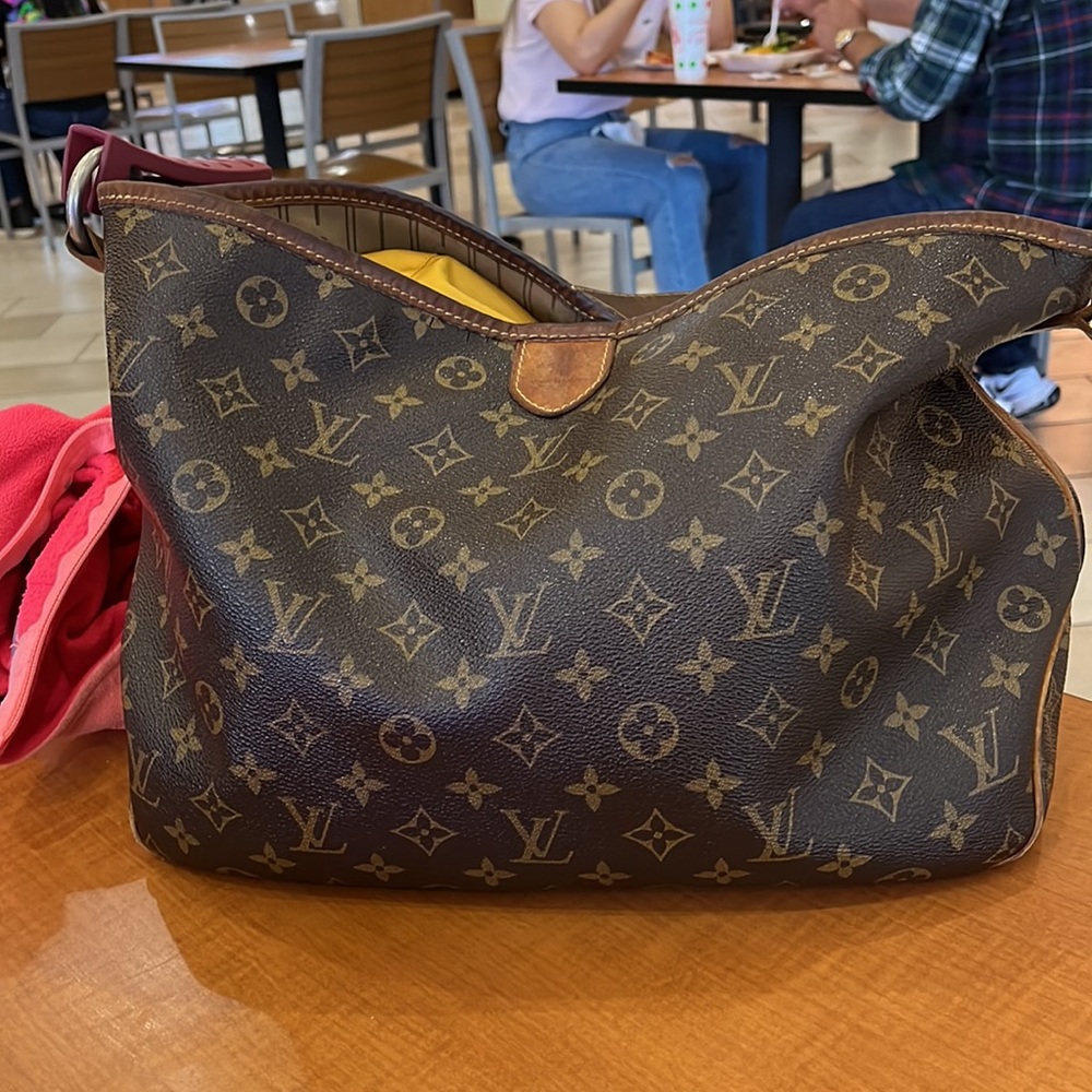 Original lv delightful ! Comes with dust bag!!
